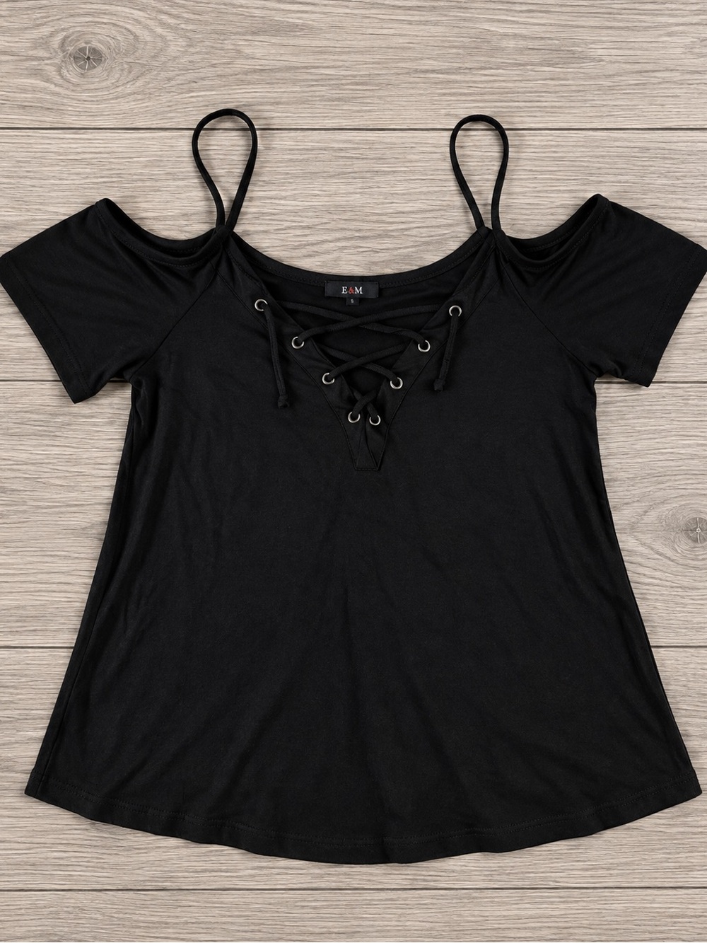 E&M | BLACK Off Shoulder Detail Top: Sz Small